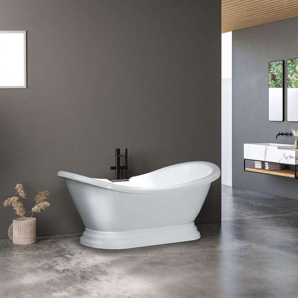 Pedestal Bathtub in White