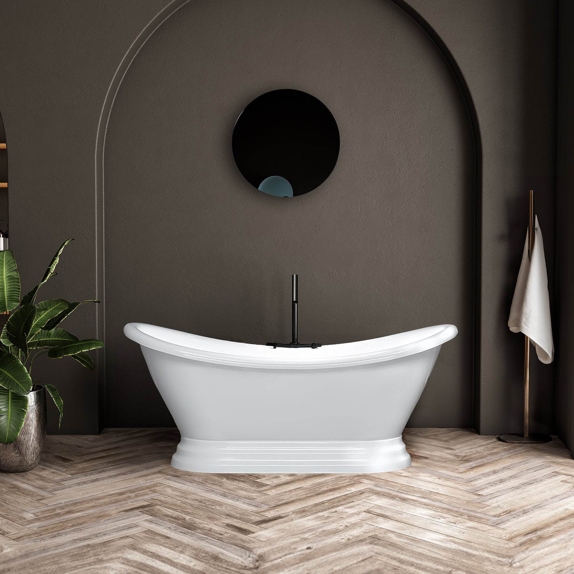 Pedestal Bathtub in White